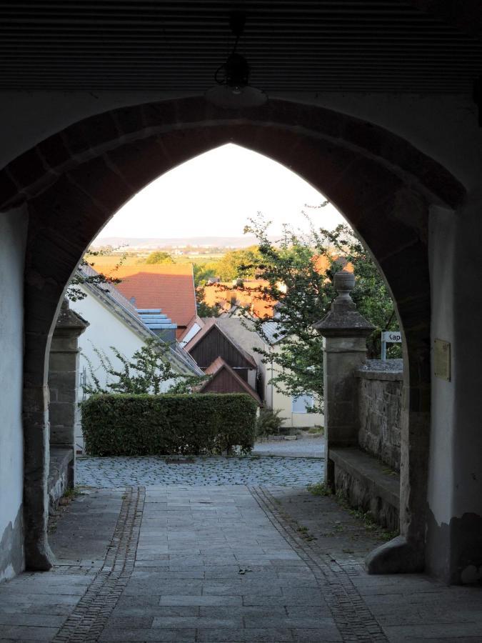 Апартаменты Turmstueble Im Torhaus Von 1545 Burgbernheim Экстерьер фото