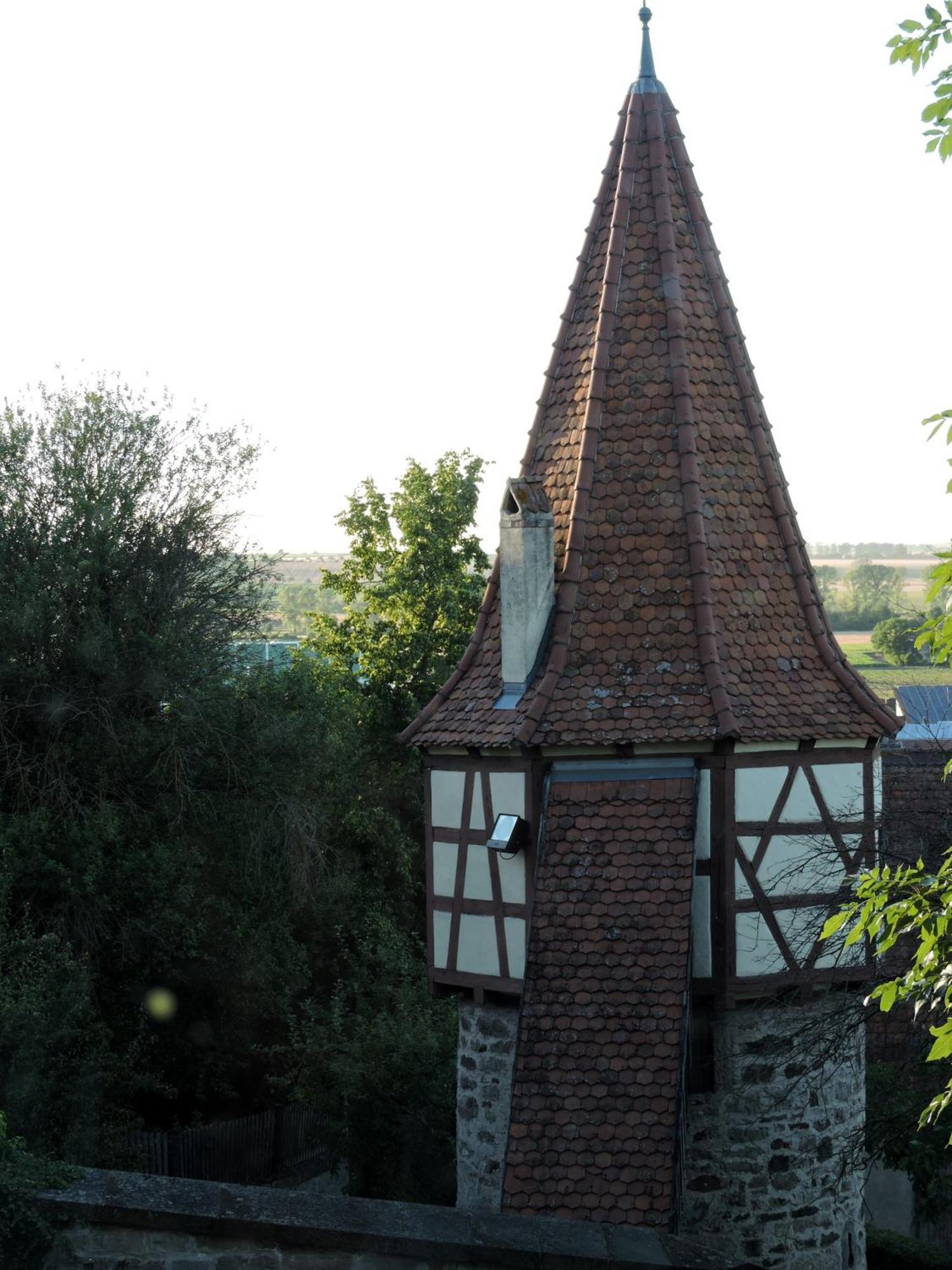 Апартаменты Turmstueble Im Torhaus Von 1545 Burgbernheim Экстерьер фото